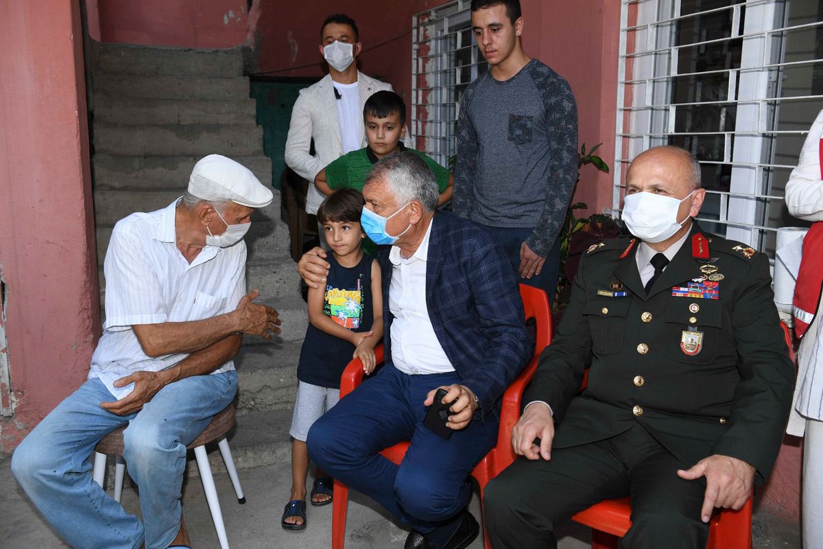 ZeydanKaralar01's tweet image. “Egemenlik, kayıtsız şartsız milletindir.”
Milletin iradesine yönelen her türlü darbe girişiminin dün olduğu gibi bugün de karşısındayız. Halkın iradesinin üzerinde hiçbir gücü meşru görmüyoruz.
15 Temmuz Demokrasi ve Milli Birlik Günü’nde, demokrasi uğruna canını feda eden…
