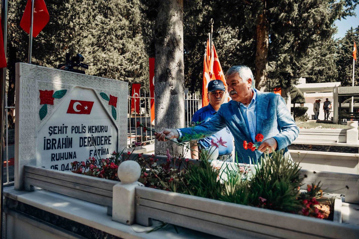 ZeydanKaralar01's tweet image. “Egemenlik, kayıtsız şartsız milletindir.”
Milletin iradesine yönelen her türlü darbe girişiminin dün olduğu gibi bugün de karşısındayız. Halkın iradesinin üzerinde hiçbir gücü meşru görmüyoruz.
15 Temmuz Demokrasi ve Milli Birlik Günü’nde, demokrasi uğruna canını feda eden…