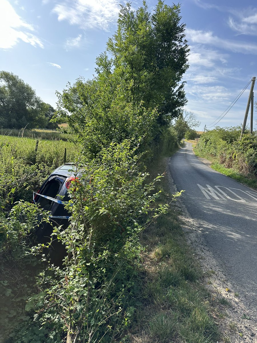 ThelnethamIP22's tweet photo. Do we know when this car is going to be recovered from Church Lane and is their going to be a safely review after the second car crash at this site? 
It’s been about 10 weeks? @SuffolkPolice @suffolkcc https://t.co/pIKqux583S