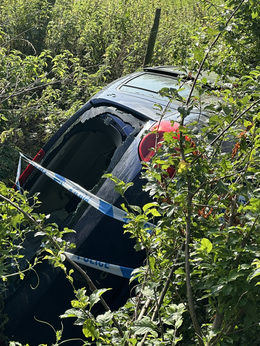 ThelnethamIP22's tweet photo. Do we know when this car is going to be recovered from Church Lane and is their going to be a safely review after the second car crash at this site? 
It’s been about 10 weeks? @SuffolkPolice @suffolkcc https://t.co/pIKqux583S