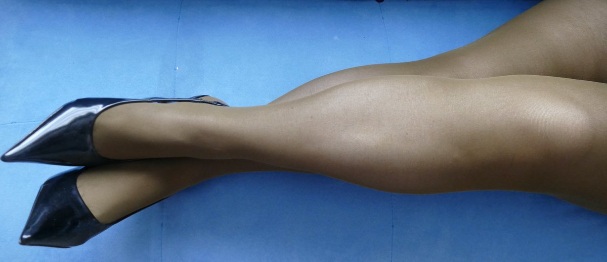 ConnoisseurPan1's tweet photo. Shameless plug. All of our Hosiery colours are our own, we blend/dilute dyes to get the end colour result.
#Darktan nearly didn't make it, but Amanda the owner said it would sell, and she was right. this is our best selling colour! For Pantyhose & Kneehighs. ❤️❤️ #40Dsemiopaque https://t.co/iif7qrpYwU