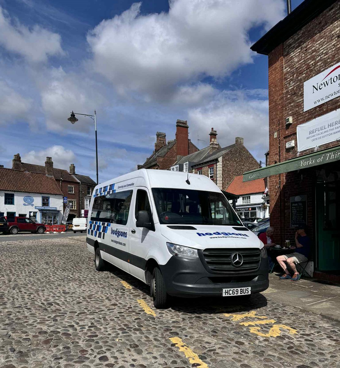 CoachesHodgsons's tweet photo. A change of size and pace but no less important.
Service 147 #Thirsk #Ripon.
#TeamHodgsons #ConnectingLocalCommunities #LocalBuses https://t.co/tnukZZ9JM2