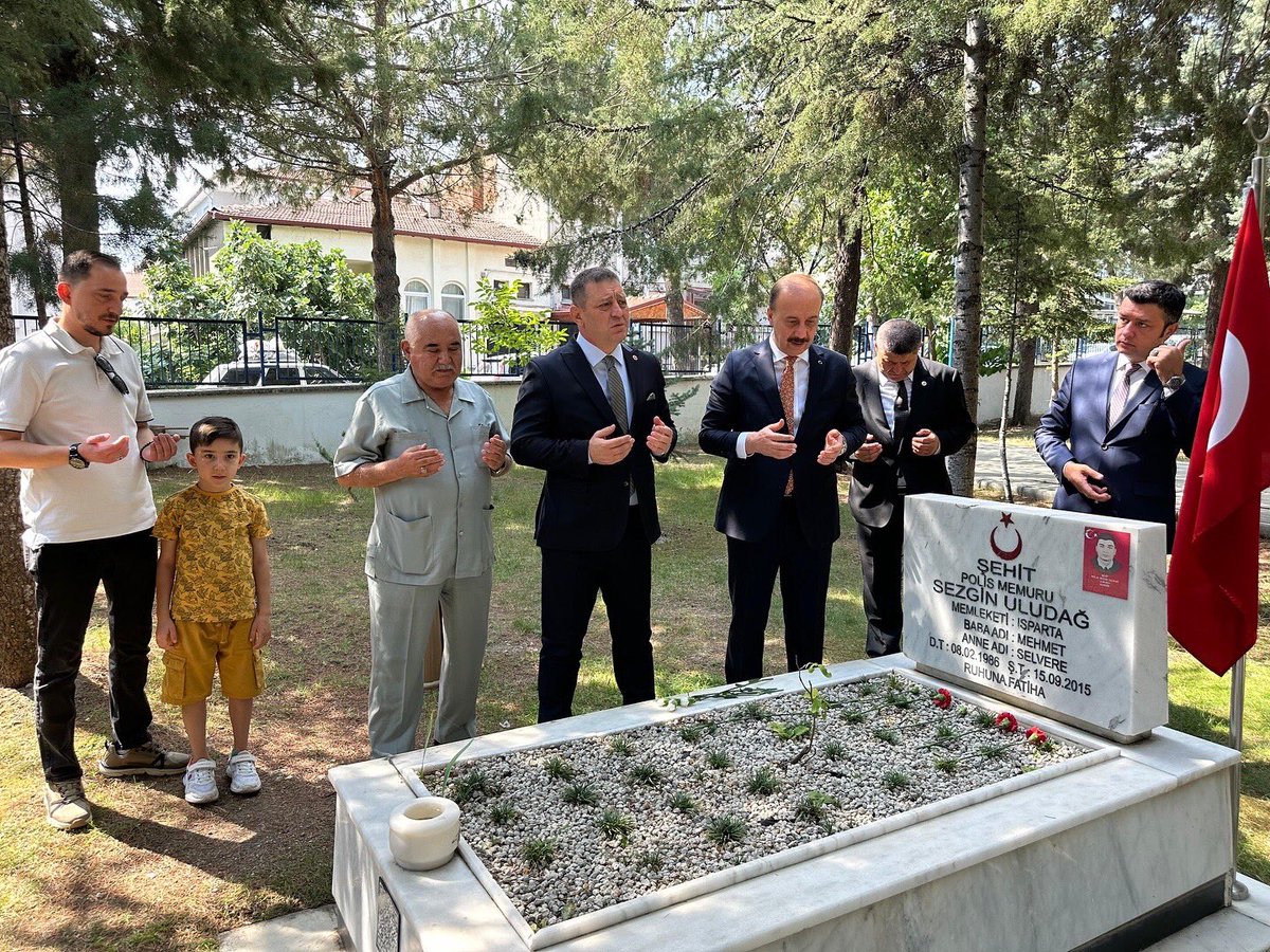 📍Isparta Garnizon Şehitliği 

Isparta Valiliği tarafından tertip edilen;  il Protokolü ile birlikte 15 Temmuz Demokrasi ve Milli Birlik Günü münasebetiyle şehitleri anma programına katıldık.

Aziz Şehitlerimizi rahmetle, gazilerimizi şükranla yad ediyorum.

Milletimizin birlik