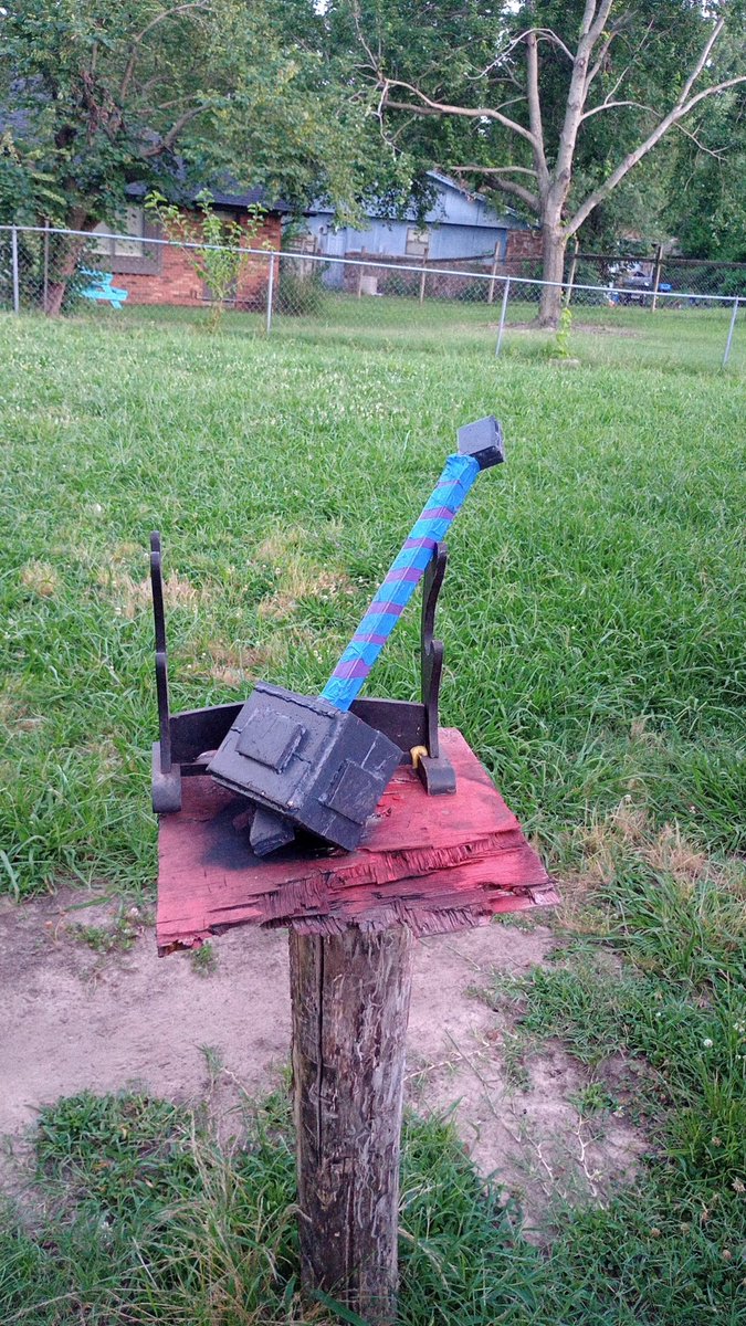 Df_Makes5544's tweet photo. I made the Minecraft mace!!
#blacksmith #smith #mace #mincraft #mincraftmace https://t.co/WJPSLCs7aa