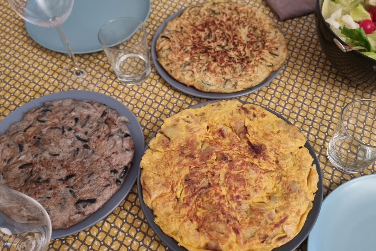 carreras_anna's tweet image. Summer art: Explore the algorithmic recipe for tortilla and its diverse outcomes. Mix in almost any vegetable for a masterpiece on your plate.
🔹️Courgette and aubergine tortillas produce top-curated outputs 🥒🍆
🔹️The iconic tortilla de patatas is the ultimate grail 🥔