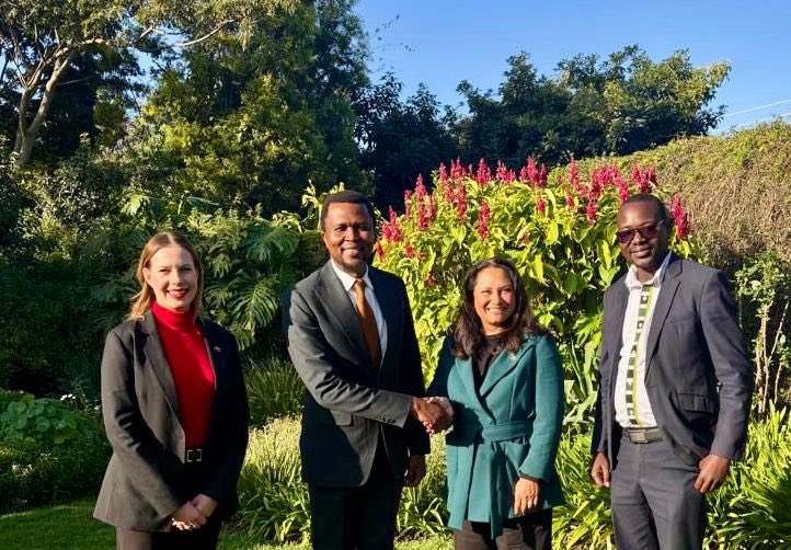 AusEmbZim's tweet image. Pleased to meet @online_zifa Pres Nqobile Magwizi to hear his vision for 🇿🇼⚽️ & work to leverage ⚽️as a powerful tool to alleviate poverty. Looking forward to collaborating 🤝through 🇦🇺’s #SportsDiplomacy initiatives to ⬆️ community cohesion & gender inclusion in 🇿🇼
