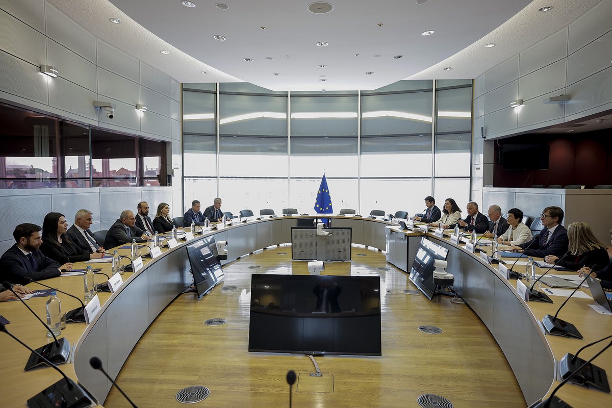 AraratMirzoyan's tweet photo. Accompanied PM @NikolPashinyan during his visits to #Brussels &amp; #Paris: partnerships become stronger for more resilient #Armenia, deeper cooperation &amp; peaceful future.

🇦🇲🤝🇪🇺🇧🇪🇫🇷 https://t.co/F2q9EsbAzu