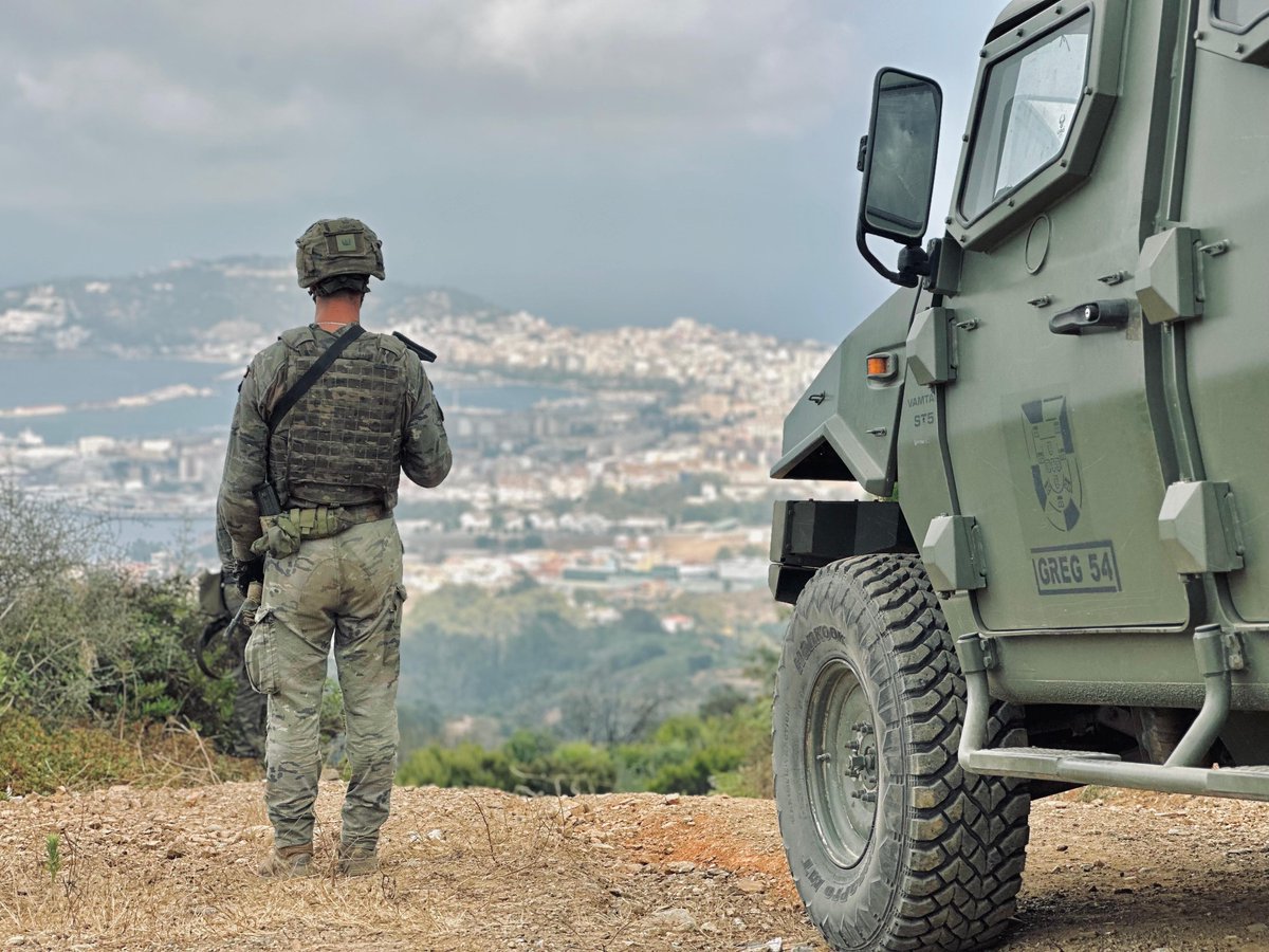EMADmde's tweet photo. En el marco de las Operaciones de Presencia, Vigilancia y Disuasión #OpsPvD, el Grupo Táctico #Ceuta realiza patrullas para preservar la seguridad y bienestar de los ciudadanos en la Ciudad Autónoma de #Ceuta #MOPS https://t.co/bSfgRP8ags