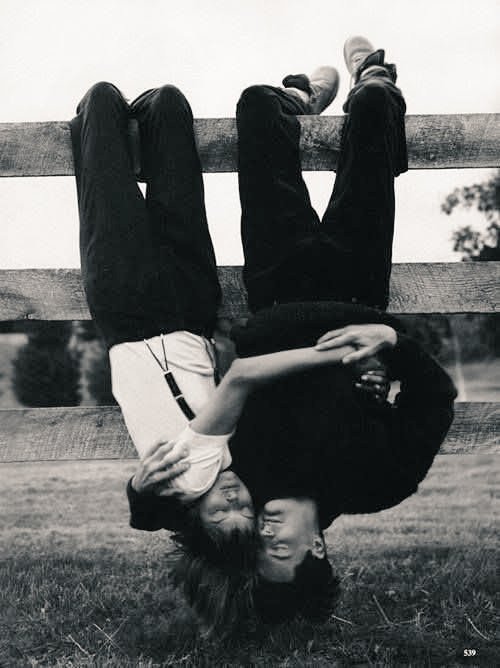 “Osare è perdere 
momentaneamente l'equilibrio. 
Non osare è perdersi.” 

- Sören Aabye Kierkegaard - 

Ph: Steven Meisel 

Linda Evangelista e Kyle MacLachlan 

Vogue, September, 1993 

#InCercaDiEquilibrio 

#SalaLettura