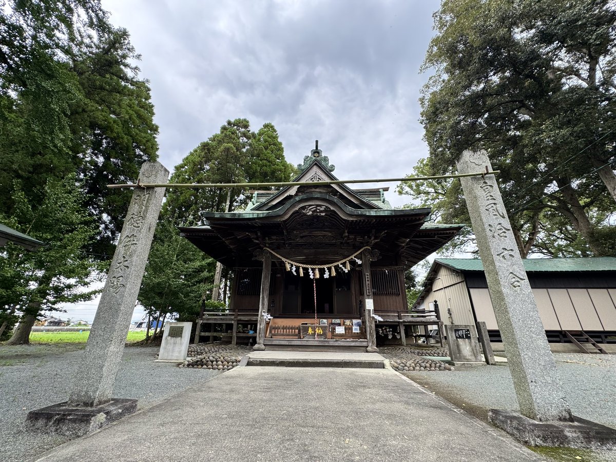 #あなたの心を鷲掴み
鷲掴みとんこつ

西日本一代表者禁止徹底店（俺調べ）ば

今日も豚と醤油と水だけで作られただくだくの豚骨スープを満喫しました
頭おかしい奴らにはSNSでも厳しいけど、普通の客にはいつも底抜けに優しい大将やと思いますよ

胃袋も鷲掴み過ぎ
全ての人に酔い夜を