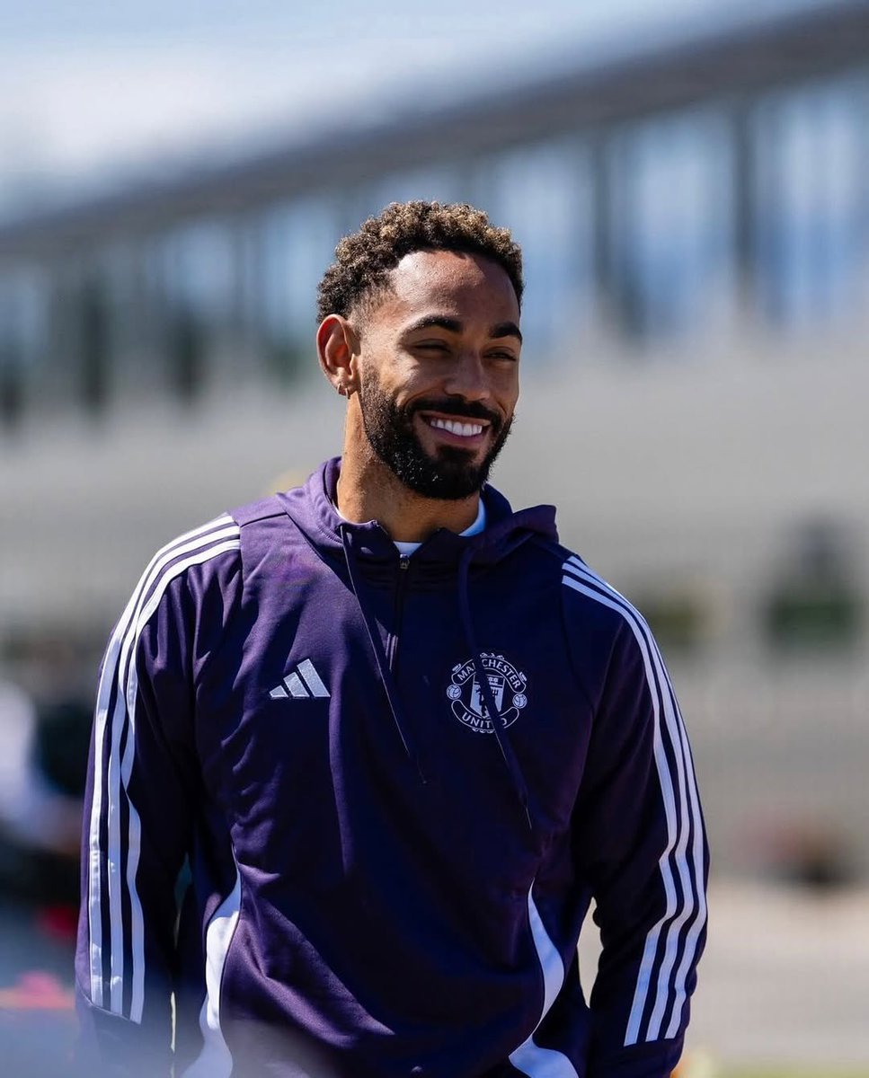 kKobbieMainoo's tweet photo. Manchester United Fans 🤗 won't skip but show 🙌 him love 👑🐐🔥🔴 

Please FOLLOW for more

#ManchesterUnited #GloryGloryManUnited #MatheusCunha #PremierLeague #RedDevils https://t.co/5soMVyBVx4