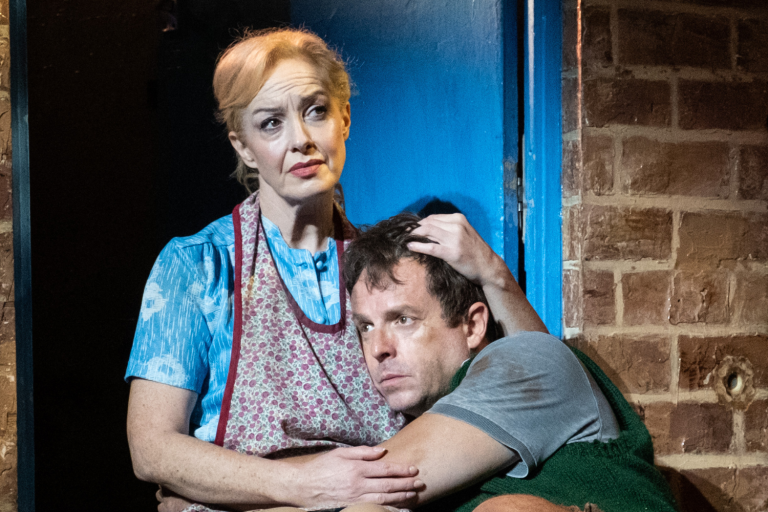 Blood Brothers confirms cast for 2025 autumn tour – while releasing new trailer whatsonstage.com/news/blood-bro…