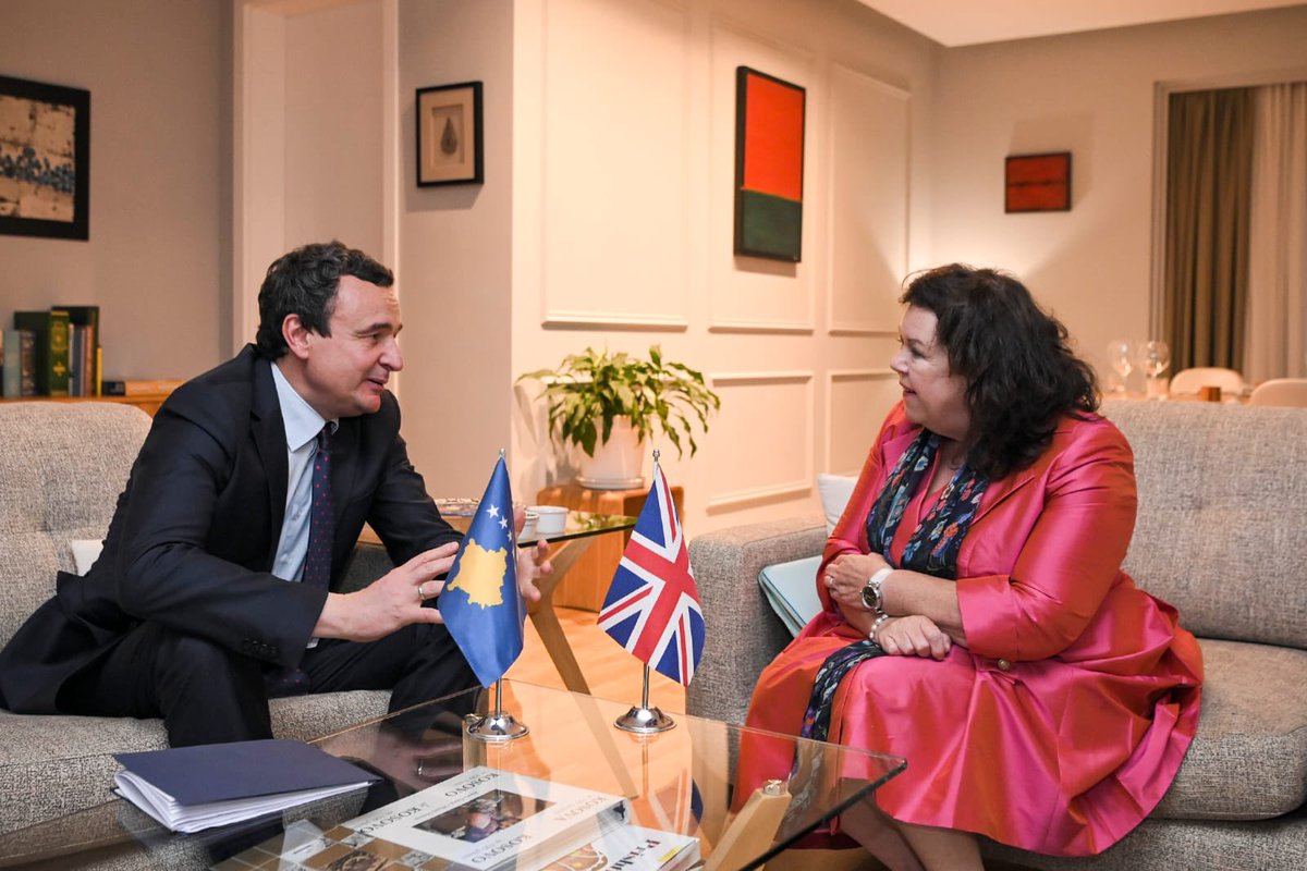 albinkurti's tweet image. Had a productive dinner last tonight with @KarenPierceUK, UK Special Envoy to the Western Balkans - our second meeting following the April 1st dinner with Foreign Secretary Lammy. We discussed current issues and ways to deepen 🇽🇰🇬🇧 ties, focusing on shared goals in democracy and…