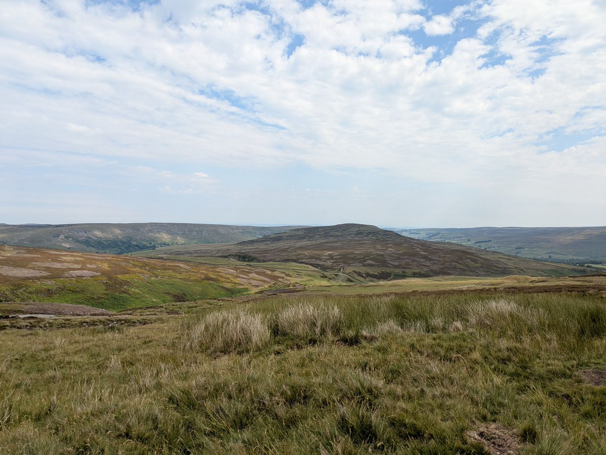 foscl's tweet image. On Sunday, we boarded the 830 @DalesBus at Ribblehead for a glorious walk over the moors from Healaugh to Gunnerside via Great Pinseat.
Sunshine, a cool breeze, fabulous views and refreshments at the Community Pub in Gunnerside. Perfect!