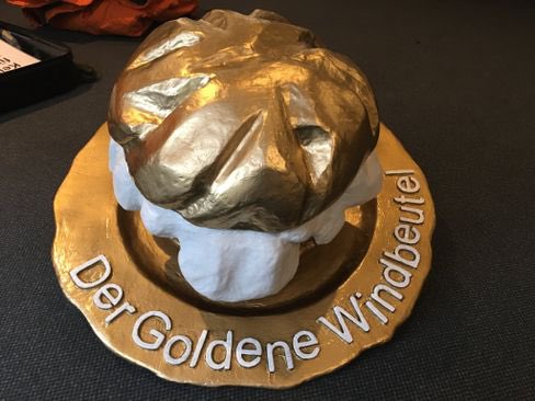 #Mondelez hat mit #Milka wirklich jahrelang hart gearbeitet um den „Goldenen Windbeutel“ zu bekommen.

Herzlichen Glückwunsch