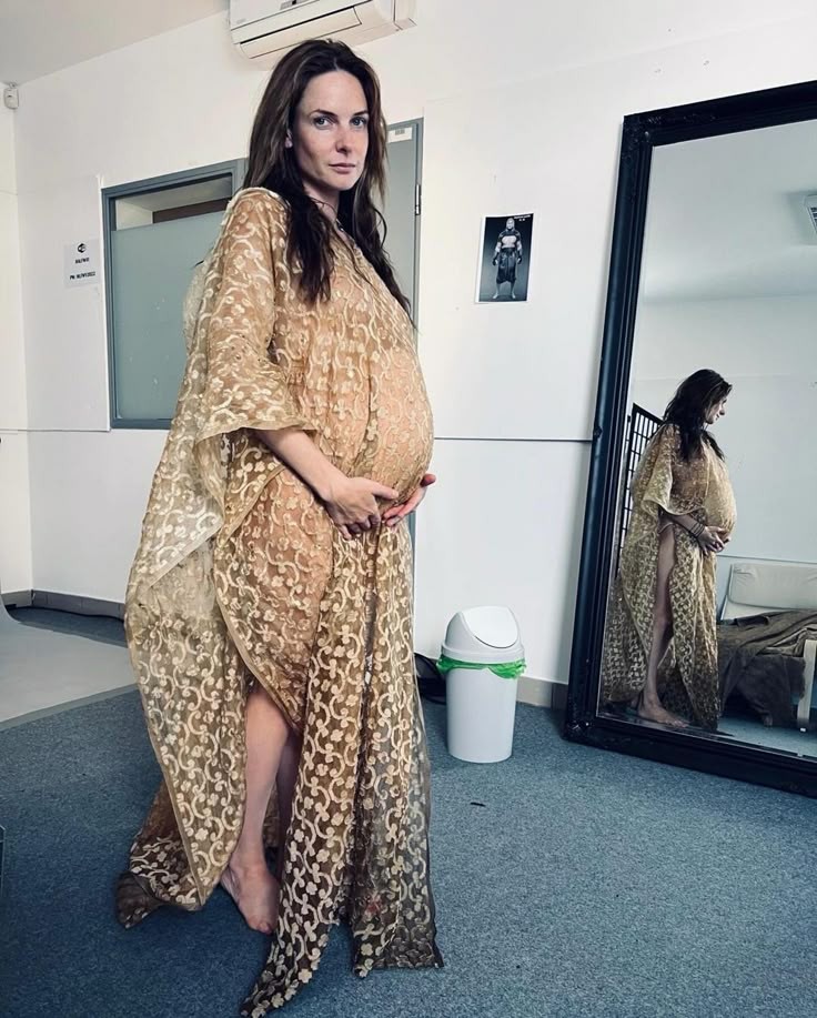 NikitaIlsaFaust's tweet image. Rebecca Ferguson at set Dune part two 🖤😎🔥 #RebeccaFerguson #DunePartTwo