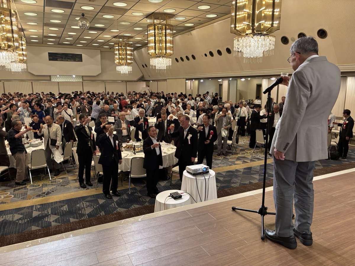 令和７年７月１２日、令和７年度前中・前高同窓会総会が開催されました。今回は役員改選があり、や会則改正なども承認されました。新役員体制や同窓会会則は、同窓会公式サイトで確認できます。なお、記念講演や懇親会の様子は、後日改めて報告させていただきますので、もう少しお待ちください。