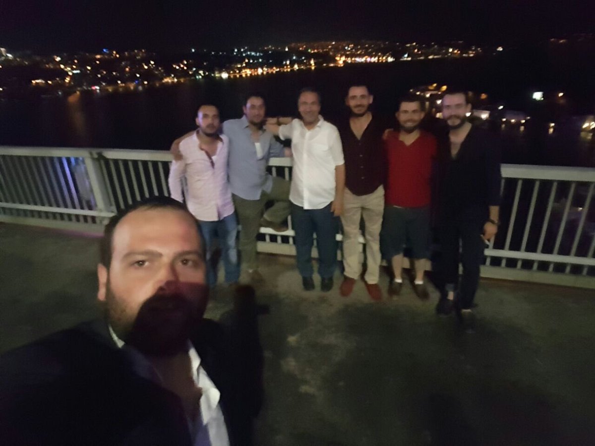 #15Temmuz "Hangi çılgın bana zincir vuracakmış?Şaşarım!
Kükremiş sel gibiyim: Bendimi çiğner, aşarım" mısralarının bilfiil yaşandığı gün...

UNUTMA UNUTTURMA !

#15Temmuz
#15TemmuzDemokrasiveMilliBirlikGünü
