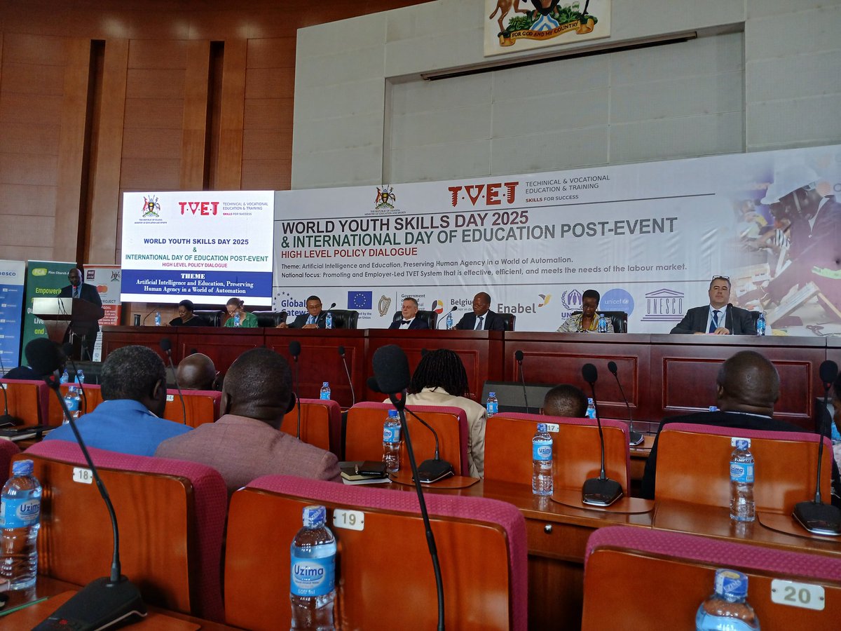 SarahAnzoa's tweet image. Today at the Office of the President we hold a High Level Policy Dialogue discussing Education and Artificial Intelligence The sustainability plan of Uganda’s economy includes how to leverage on technology and AI to support systems AI when used as a tool of work is a game changer