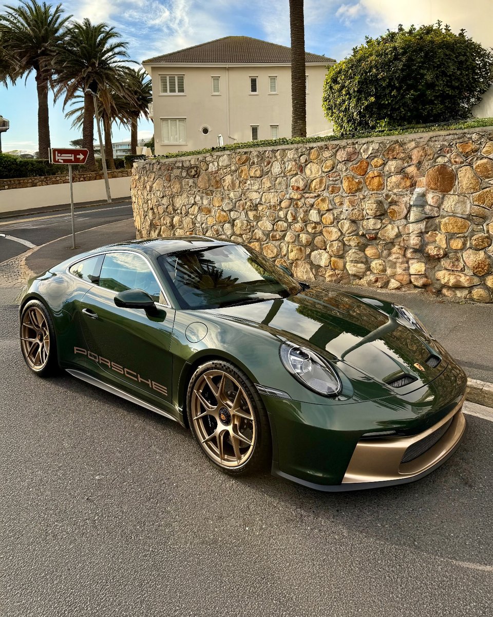 The stunning "Springbok 911 S/T" Sonderwunsch Porsche is out and about in Cape Town 🤩
