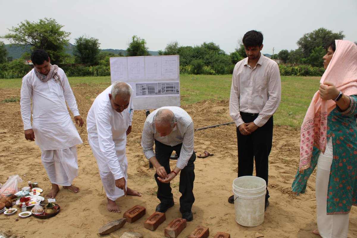 Jain_Physics's tweet image. A magical day @vatsalyajaipur  with @HiteshG23 , @Kartikey_Jaipur , @YKVijay1953 and many other wonderful folks. Groundbreaking  of their new Science Centre.