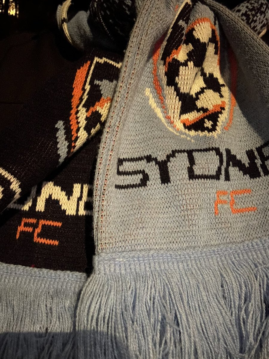 dodgyllama's tweet photo. On my way to #WrexhamDownUnder in one of the few times I actually need a scarf at the football 🥶 https://t.co/uPUanNijtH