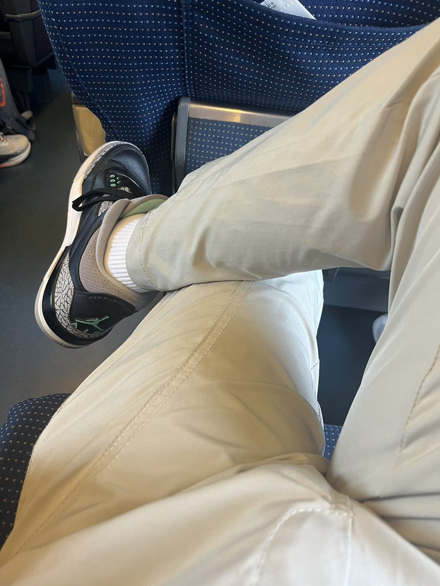 来个骚逼给爹舔脚！#SM #S #狗奴 #白袜 #10 #脚底 #鞋狗