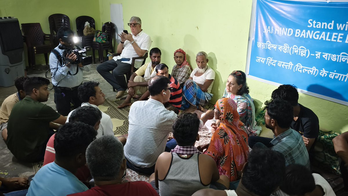 HumariBasti's tweet image. From Delhi to Kolkata, we're uniting to demand justice and equality. Our fight is not just for Jai Hind Camp but for the rights of Bengali-speaking Indians across the country. @MamtaBanerjee and @sagarikaghose we're grateful for your support! #JusticeForJaiHindCamp #BengaliRights
