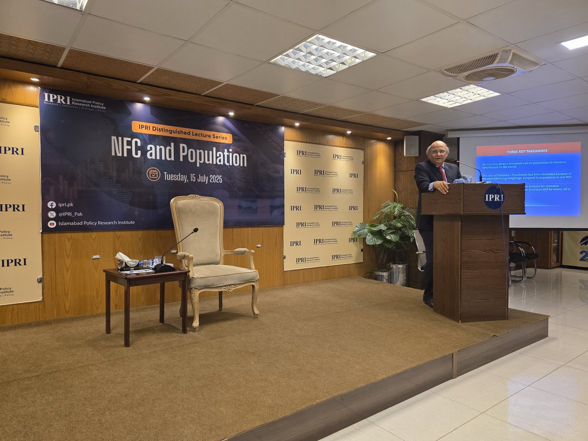 "#Pakistan has become an ungovernable country with the current units." Dr Ashfaque Hassan Khan suggests to transform Administrative #Divisions into provinces.

With #provinces bigger and more populous than entire countries, how do we govern ourselves, if not without #devolution?