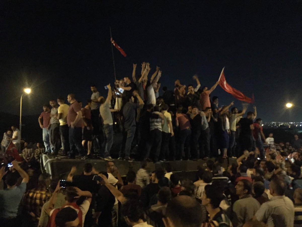 malieminoglu's tweet photo. Millet ve Devlet omuz omuzda Karanlıklardan aydınlığa çıktığımız bir saban #15Temmuz https://t.co/WxNM4VylEI