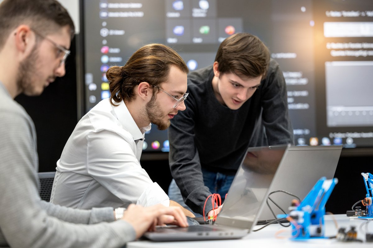 SchaefflerGroup's tweet image. Today's #WorldYouthSkillsDay showcases how AI imparts technical knowledge and helps the next generation tackle challenges. ✨🤖 #AI unleash creative paths for apprentices and dual students, enhancing their technical know-how. 💪
#WeAreSchaeffler #ShapeTheFuture #Education