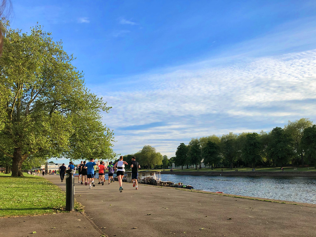 VisitNotts's tweet image. Good Morning from Nottingham 🏹🌞💚
The River Trent has carried stories, people, and history for centuries. This spot overlooking Victoria embankment next to Trent Bridge is one of the city’s most beautiful.
Whether you’re running along its path, taking a peaceful walk, or just…