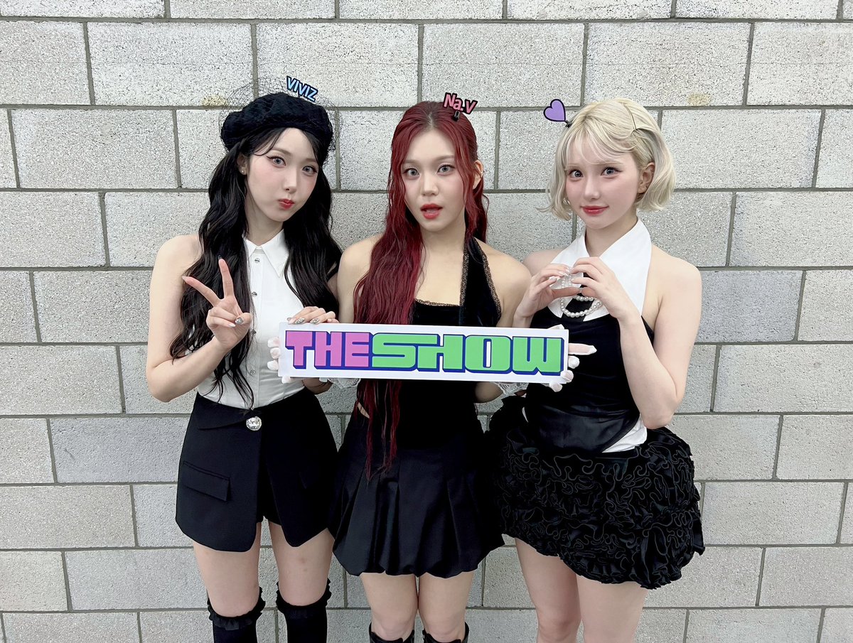 theshow_offcl's tweet photo. 지금 바깥에 돌아다녀서 
굉장히 습하니까 
#VIVIZ의 #LaLaLoveMe 틀어잉

딴 노래 틀 생각하지 말고
무조건 비비지!!!
듣기만 해도 주변의 공기 2도씩 내려가는 듯한
La La Love Me로!

무조건!!!
#비비지
잔말 말고 지금 바로 당장
무조건 비비지 La La Love Me 틀어
ε＝ε＝ε＝(((((ﾉ｀･Д･)ﾉ

#더쇼 @VIVIZ_official