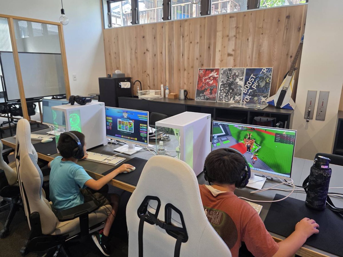 MeSC_x's tweet image. ルオンです!MANIWAeスポーツクラブは月に2回活動日があります!そこでは子供たちが自分のやりたい様々なゲームをしたりして分からないことは大人たちが教えてくれます!次の活動日は26日!僕も行ってみんなに教えたりしますサイトから会員登録できるので是非来てね!
#真庭 #eスポーツ