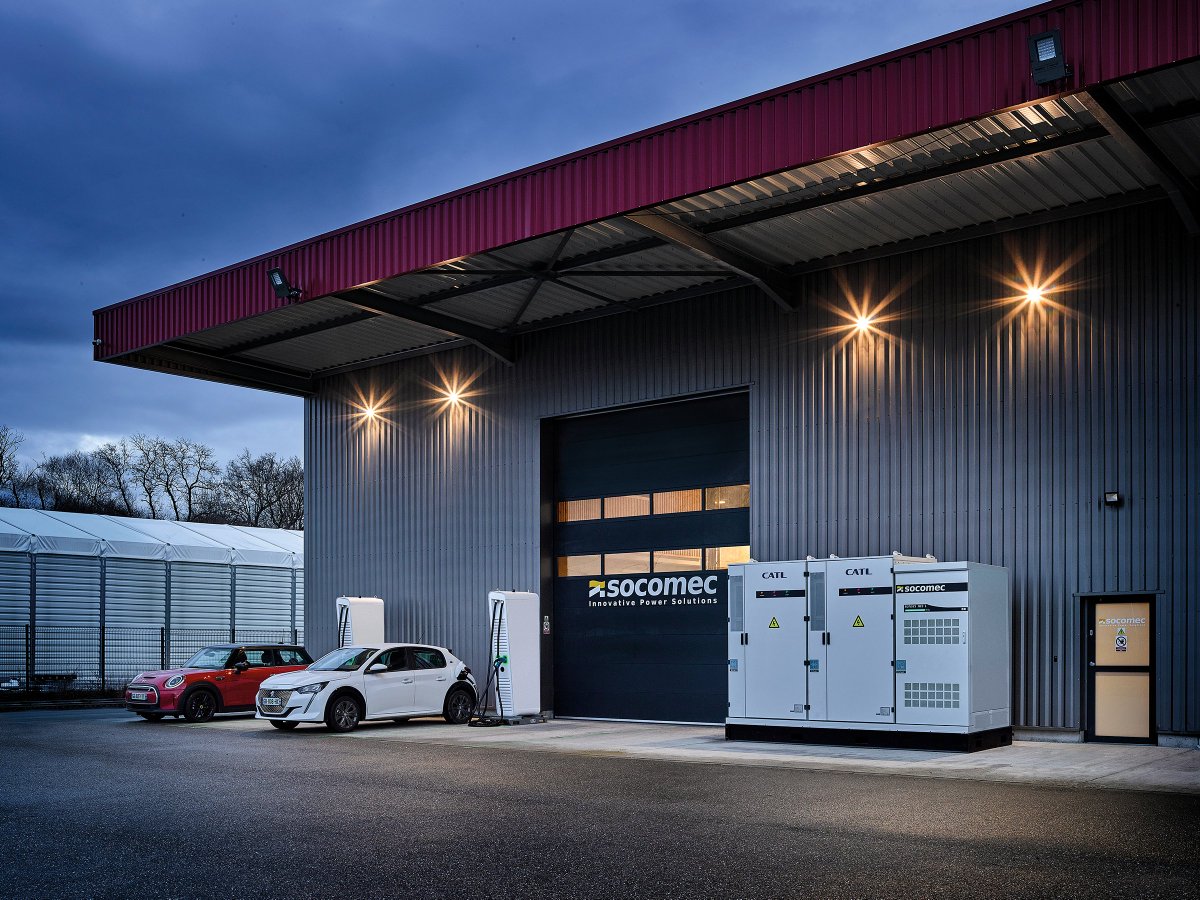 Del enchufe a la red: cómo los CPO y el almacenamiento energético impulsan la transición del transporte

ielektro.es/2025/07/15/enc…