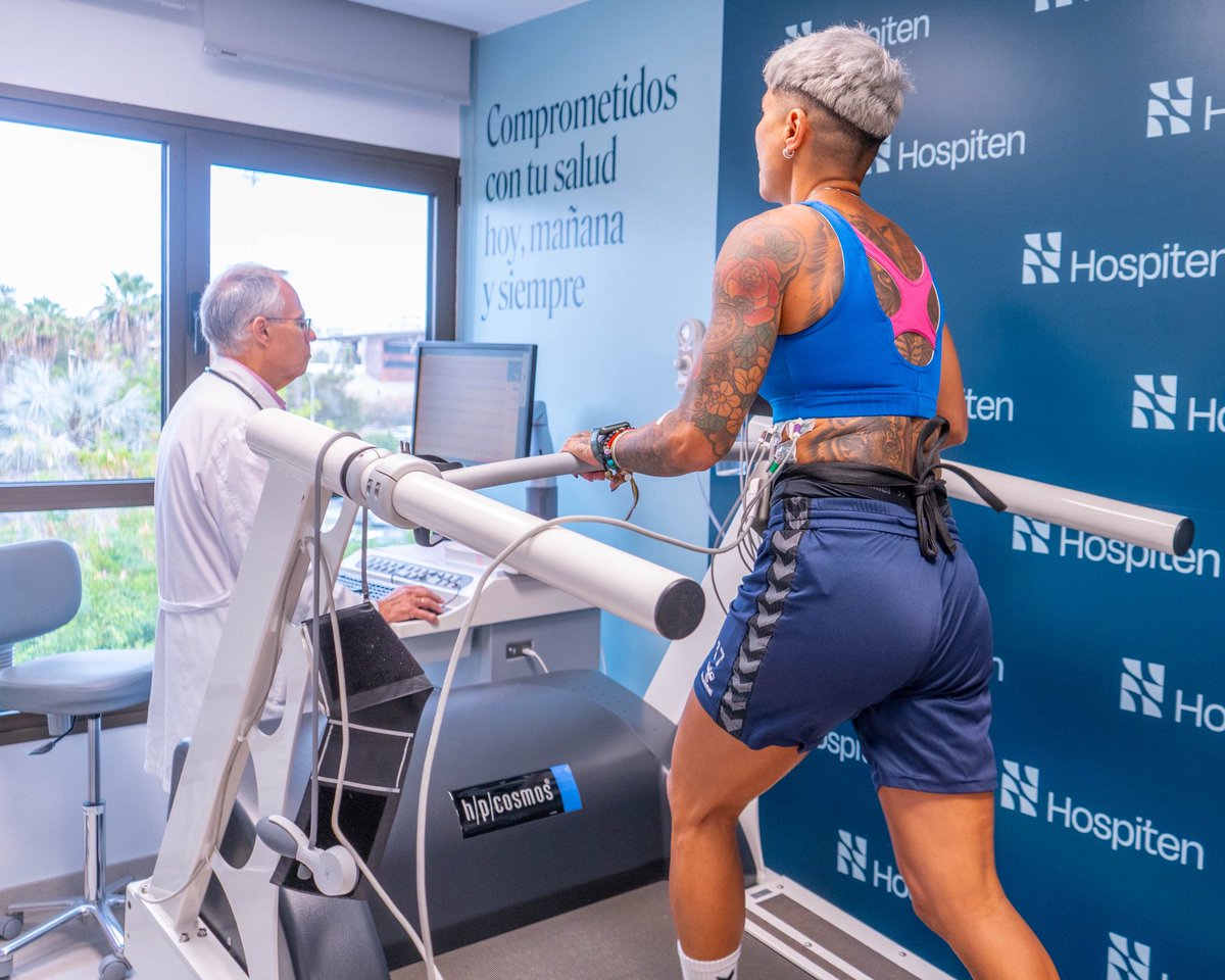 CDTFemenino's tweet image. 🤍💙 Comienzan los reconocimientos médicos de la mano de @hospiten 🩺💚

La primera tanda de futbolistas del primer equipo del CD Tenerife Femenino pasan las pruebas médicas antes de la vuelta a los entrenamientos prevista para este jueves💪🏻

🔗 clubdeportivotenerifefemenino.com/noticias/el-co…