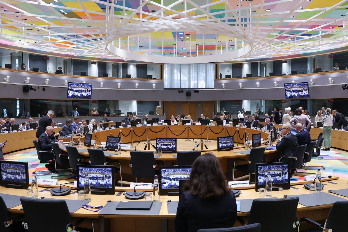 Portugal na UE 🇵🇹🇪🇺 (@rpportugalue) on Twitter photo Minister of State and Foreign Affairs <a href="/PauloRangel_pt/">Paulo Rangel</a>
at the Foreign Affairs Council. #FAC
Agenda:
→ Russian aggression against Ukraine
→ Situation in the Middle East
→ Georgia
→ The New Pact for the Mediterranean
consilium.europa.eu/en/meetings/fa… Minister of State and Foreign Affairs <a href="/PauloRangel_pt/">Paulo Rangel</a>
at the Foreign Affairs Council. #FAC
Agenda:
→ Russian aggression against Ukraine
→ Situation in the Middle East
→ Georgia
→ The New Pact for the Mediterranean
consilium.europa.eu/en/meetings/fa…