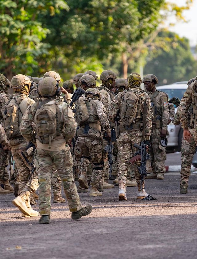 GastonTshi88328's tweet photo. #DRC Mr @fatshi13 Le déploiement de la Garde Républicaine à #Kashamata, une zone pourtant paisible, soulève de nombreuses interrogations. En principe, la Garde Républicaine est une unité chargée de la sécurité du président et des institutions nationales, @josephkabila01 https://t.co/f0oA3FRc1V