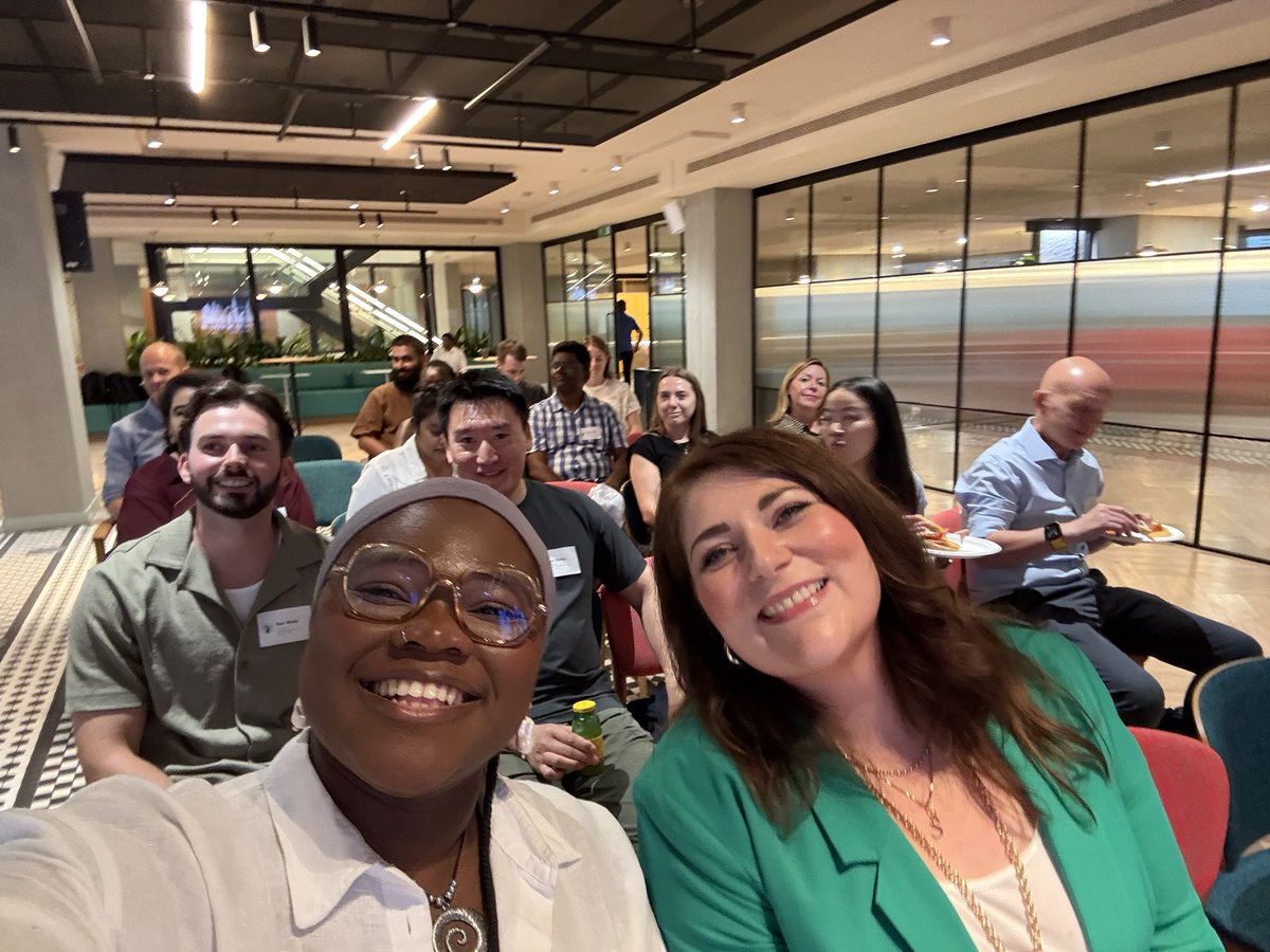 The last #LondonTUG was inspiring for me. Reminded me of why I’m part of this community in the first place - to learn, grow, connect and inspire 💙

Thanks to everyone that attended,  to the speakers <a href="/Vizgrowth/">Dan Wade</a> and <a href="/SeffanaAjaz/">Seffana 🍉</a> for their talks and to <a href="/ExpediaGroup/">Expedia Group</a> for hosting