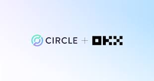 AInvestwatcher's tweet photo. Stablecoin ihraççısı #circle, Çarşamba günü, USDC'nin blok zincirler arasında alım satımını ve transferini kolaylaştırmak için OKX ile ortaklık kurduğunu duyurdu.

Bu ortaklıkla;

📍OKX kullanıcıları 1:1 oranında doğrudan USD - #USDC  dönüştürme yapabilecek.

📍Çapraz zincir (cross‑chain) transferlerde Circle’ın CCTP (Cross‑Chain Transfer Protocol) entegrasyonu sağlanacak.

📍#OKX Wallet Smart Account kullanıcıları için zaman zaman sıfır ağ ücreti kampanyaları düzenleniyor.

📍Ortak eğitim ve topluluk projeleriyle USDC bilinirliği artırılacak olup

Bu anlaşma daha çok teknik entegrasyonlar, likidite artışı, kullanıcı deneyimi iyileştirmeleri sağlayacak.