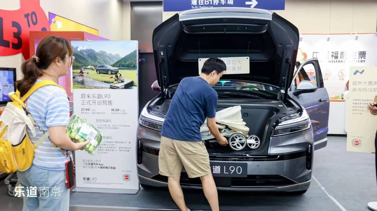 WilliamLiNIO's tweet image. ONVO L90 is displaying at the must-pass point to Sam's Club parking lot.🛒A vivid daily scene showcasing how BIG the L90's front and rear storage is. Perfect for BIG families!
Thanks to our users for this awesome idea, and a big thumb to ONVO Nanjing team for moving so fast. More…