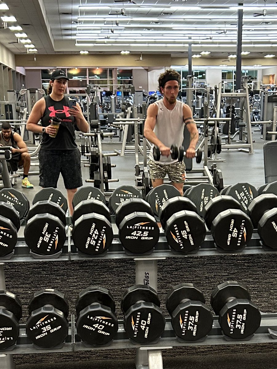 DesiraeC93's tweet image. Little bro calls me mid workout and asks if I’m at the gym. I said yeah, I’m mid set, why? “Not many people around here drive a forest green van, l I just pulled up.” Got the call out but a lifting buddy too lmao😅 Arm and chest day wrecked us both. Then we hit the saunas and I…