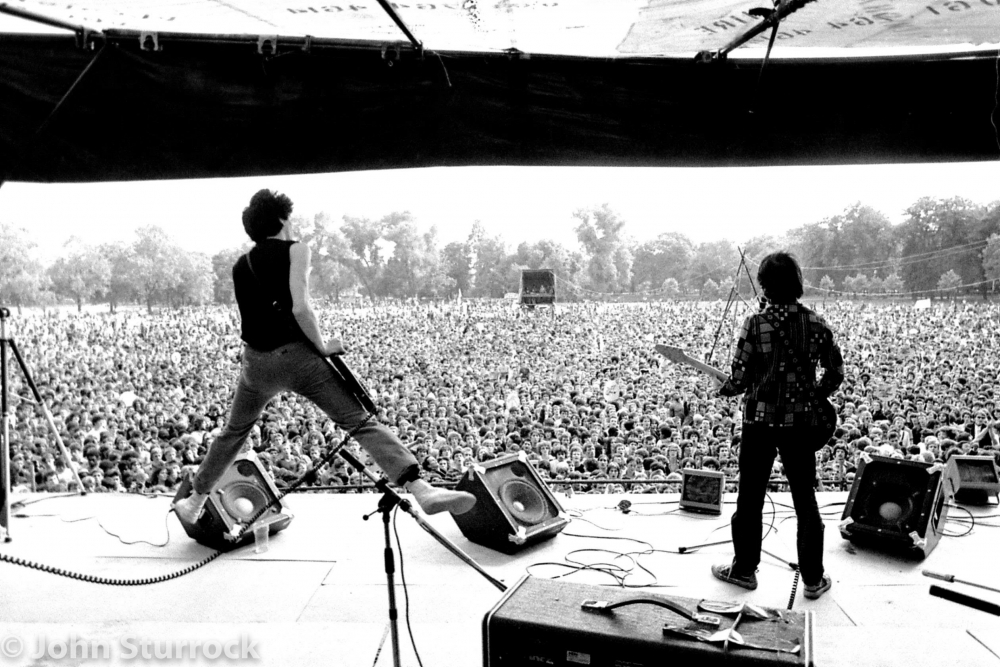 15 July 1978 Rock Against Racism Northern Carnival in Alexandra Park Manchester. 
Ca 40,000 people attended the gig 
Photo of the march from Strangeways by Geoff Brown Photos of #SteelPulse &amp; #Buzzcocks by John Sturrock
More pics &amp; info: mdmarchive.co.uk/exhibition/we-…
#RockAgainstRacism