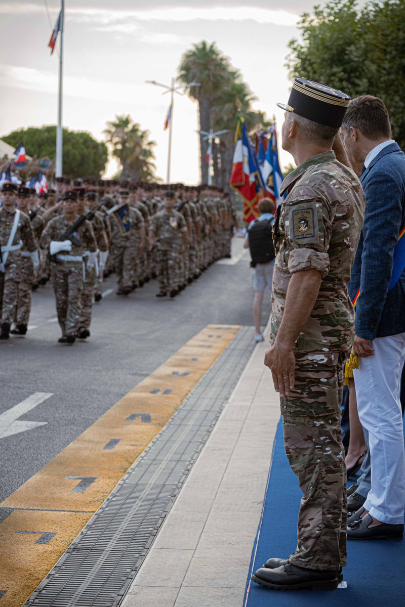 CDC_21eRIMa's tweet image. Le 21e RIMa a célébré le 14 juillet à Fréjus en défilant dans ses nouveaux treillis.
Merci aux Raphaëlois et aux Fréjusiens pour leur accueil fidèle et chaleureux.
#21eRIMa #Fréjus #14juillet #TroupesDeMarine #6eBLB