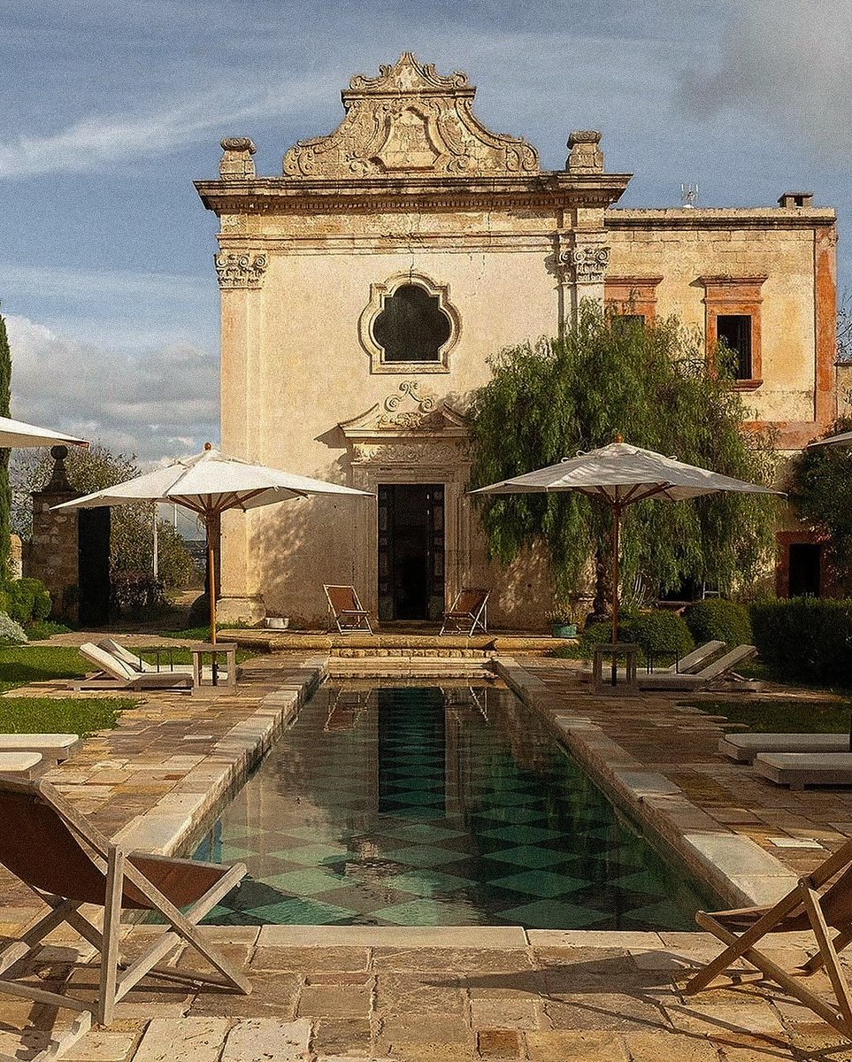 ELLEDecoFR's tweet image. Une escapade italienne à l’hôtel Casino Doxi Stracca, entre architecture baroque, pierres dorées et piscine en damier.

📸 @novarsmedia

#hoteldesign #italie #inspi #interiordesign #architecture #archidesign #designlovers
