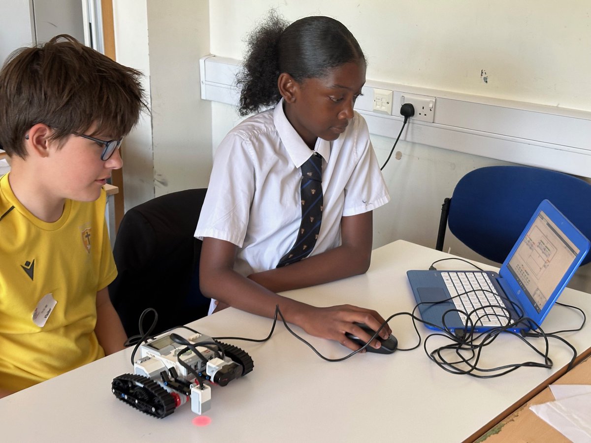 bonus_pastor's tweet image. Our Year 8 & 9 More Able students smashed a multi-school STEM comp at Bromley South East College — teamwork, robotics, AI E-FIT & medical challenges! 👏 Big congrats to Honor, Kaiya & Victor on their wins, presented by the Mayor of Bromley! 🎉 #STEM #Proud