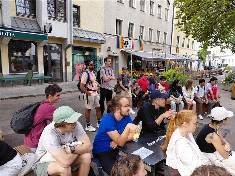EITUrbanMob's tweet image. The #RemakingTheStreet Summer School kicked off yesterday in Munich! 🌿
A week of street experiments, hands-on group projects & top academic insight; all on the green campus of @TUMunich.
Next stop: Rotterdam! 🚀