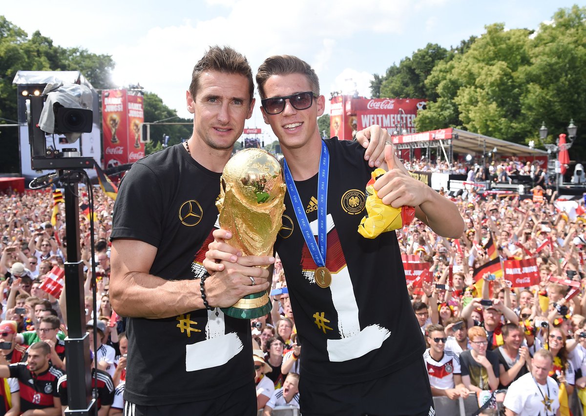 Il y a 11 ans jour pour jour, nos champions du monde défilaient à Berlin 🏆🇩🇪