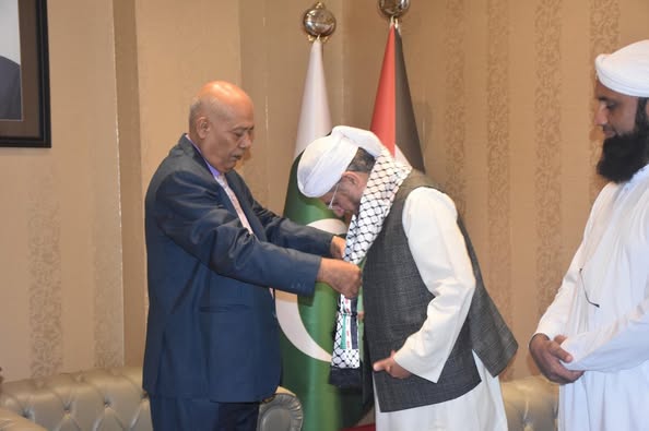 IamAbdulHabib's tweet image. FGRF with the Ambassador
Standing in solidarity with our Falasteen brothers and sisters. FGRF’s meeting with the Ambassador marks another step towards impactful and compassionate relief work.
#FGRF #AmbassadorMeeting #HopeAndHelp #TogetherWeCan #Dawateislami