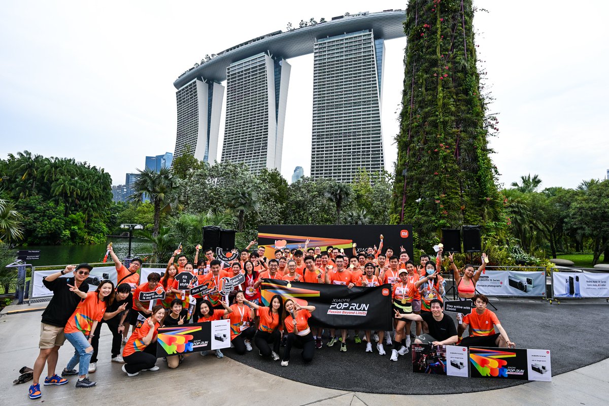 XiaomiSingapore's tweet photo. 🚀 #XPR25 Singapore – First stop, DONE! 🇸🇬  What an epic start! Huge shoutout to all the #XiaomiFans who brought the energy and smiles! 🏃‍♂️  Check out some amazing moments from the race and the Google Gemini booth! ✨ #XiaomiPOPRun2025 #ChatwithGemini